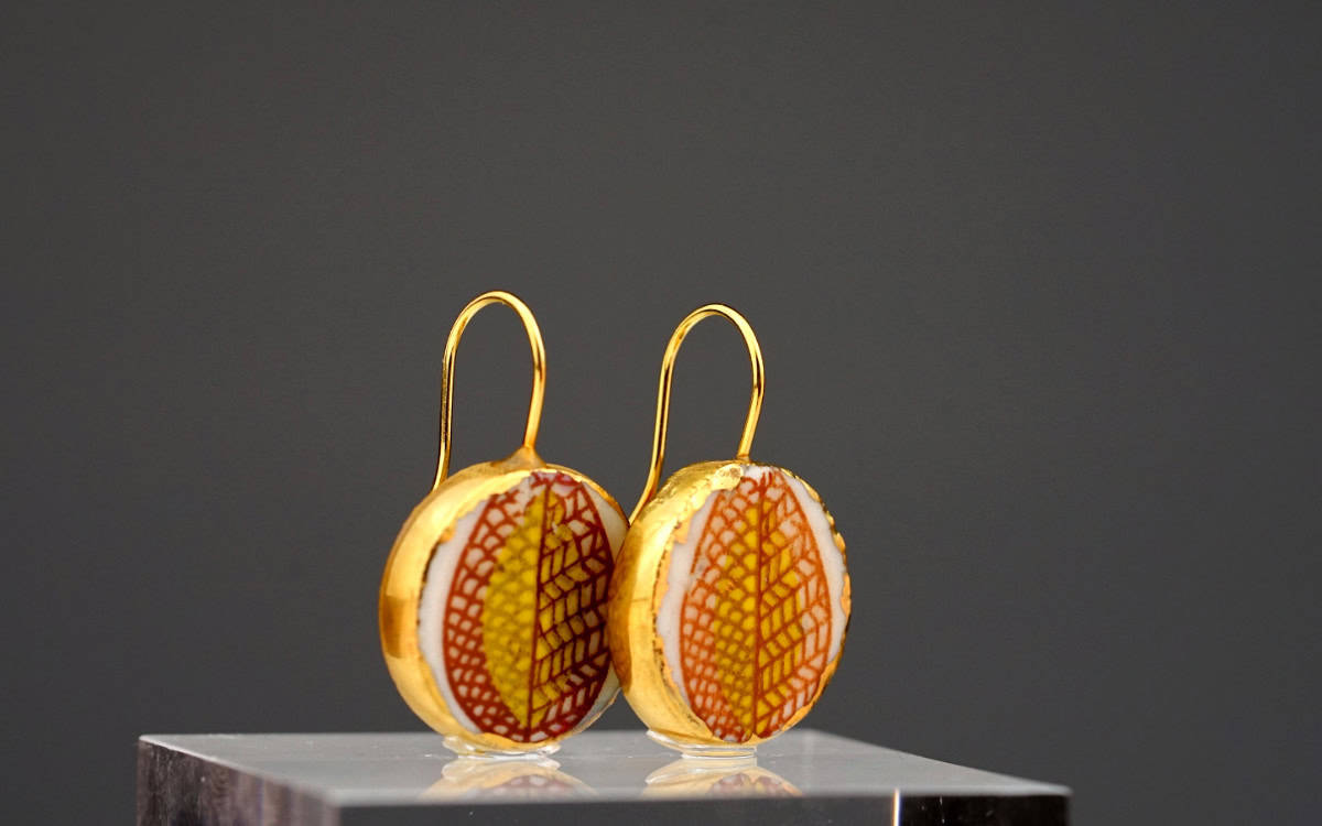 Kräftige Farben und markante Muster – die Funny Valentine Hot Red Ohrringe sind das perfekte Accessoire für ausdrucksstarke Looks.
